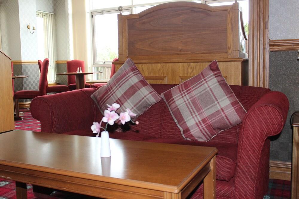 Cairn Hotel Батгейт Екстериор снимка