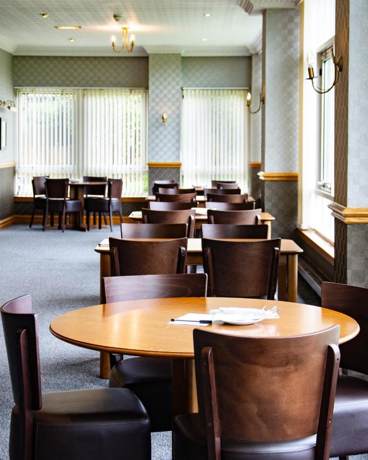 Cairn Hotel Батгейт Екстериор снимка