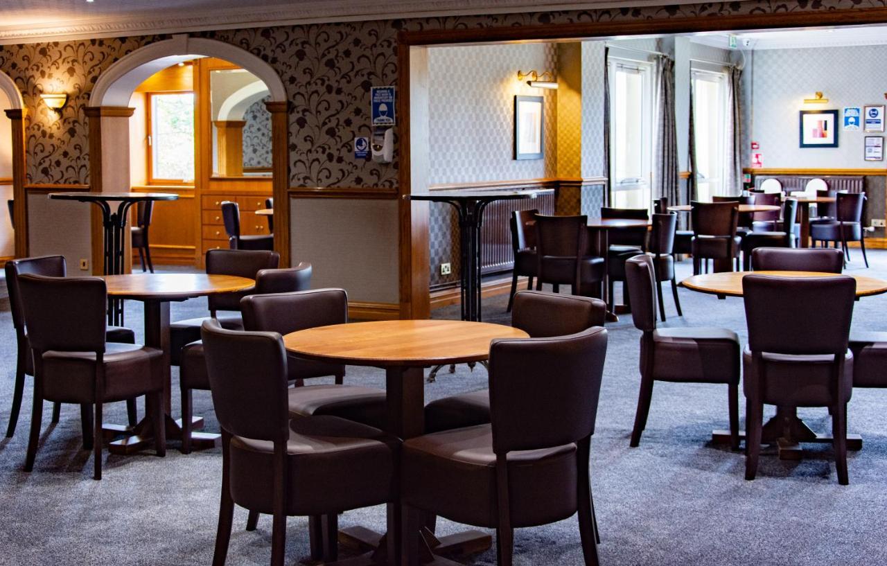 Cairn Hotel Батгейт Екстериор снимка
