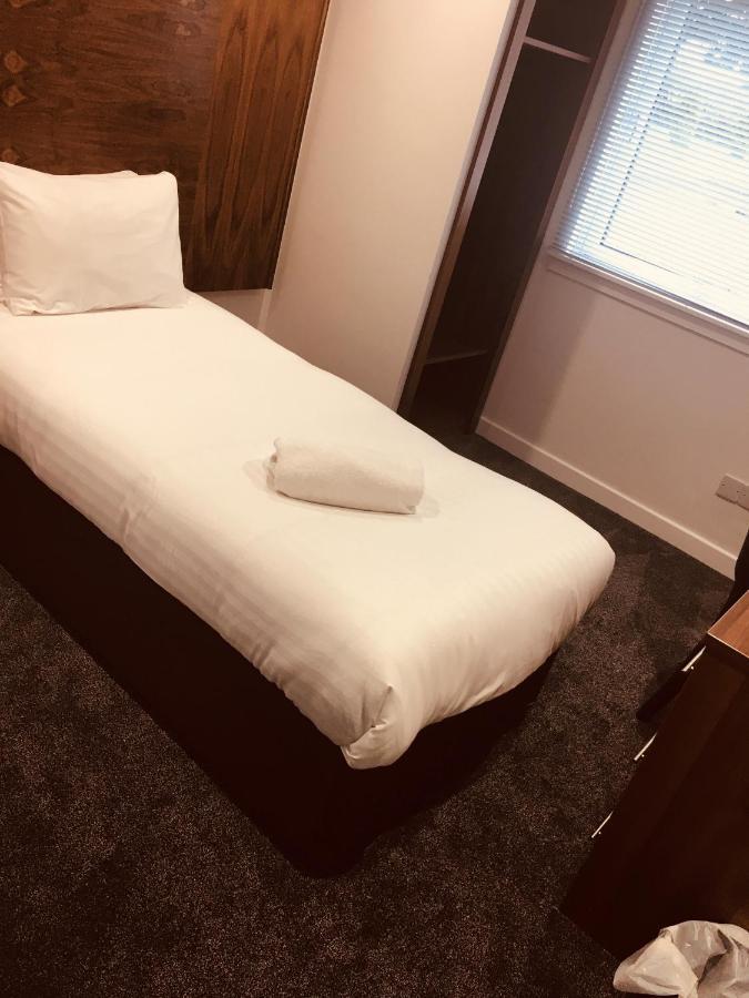 Cairn Hotel Батгейт Екстериор снимка