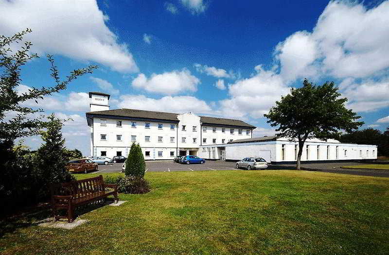 Cairn Hotel Батгейт Екстериор снимка