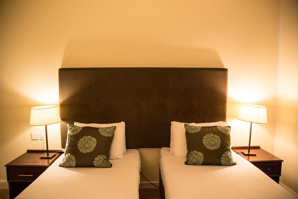 Cairn Hotel Батгейт Екстериор снимка