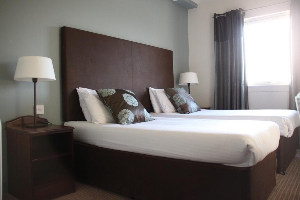 Cairn Hotel Батгейт Екстериор снимка