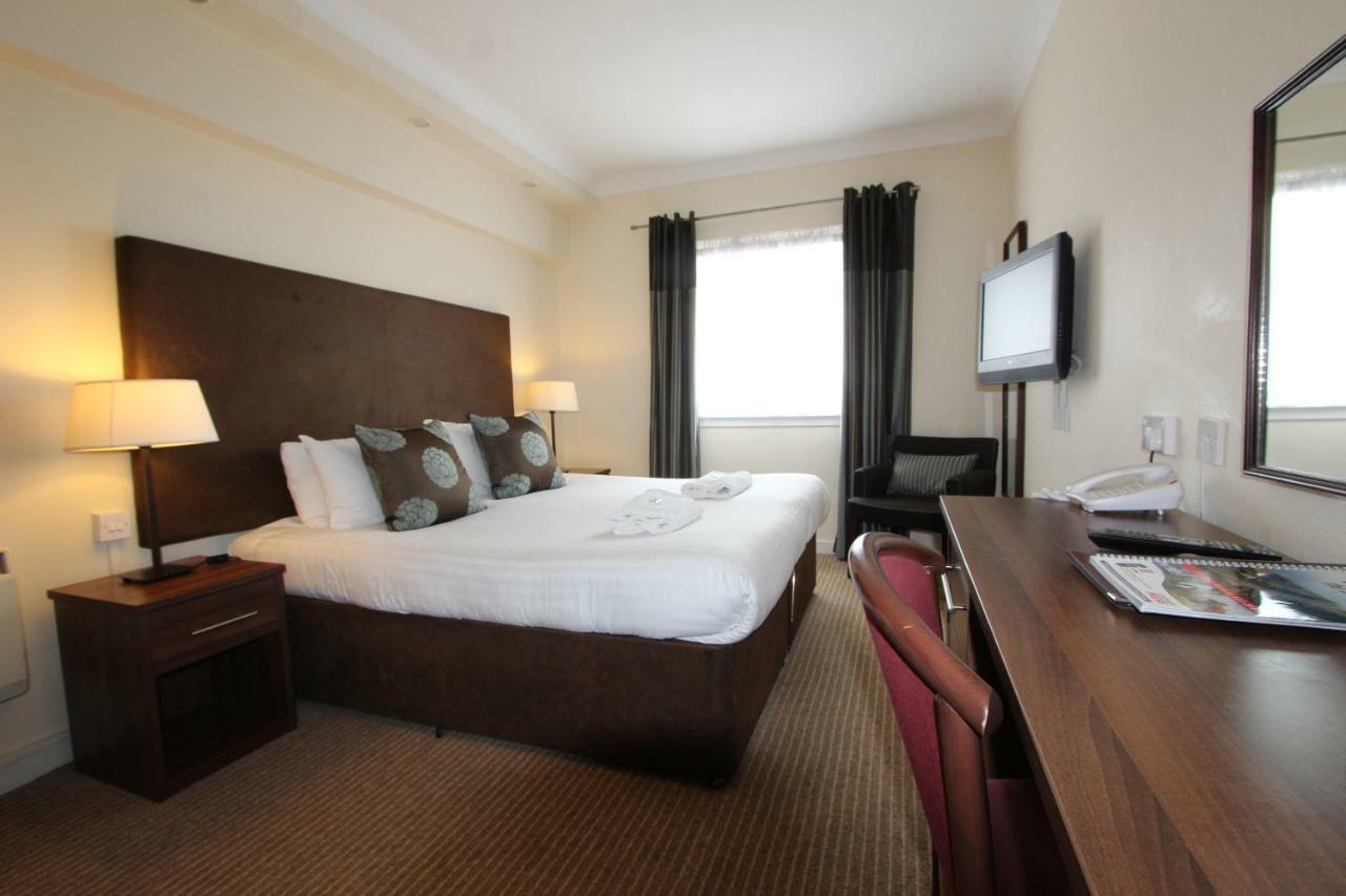 Cairn Hotel Батгейт Екстериор снимка