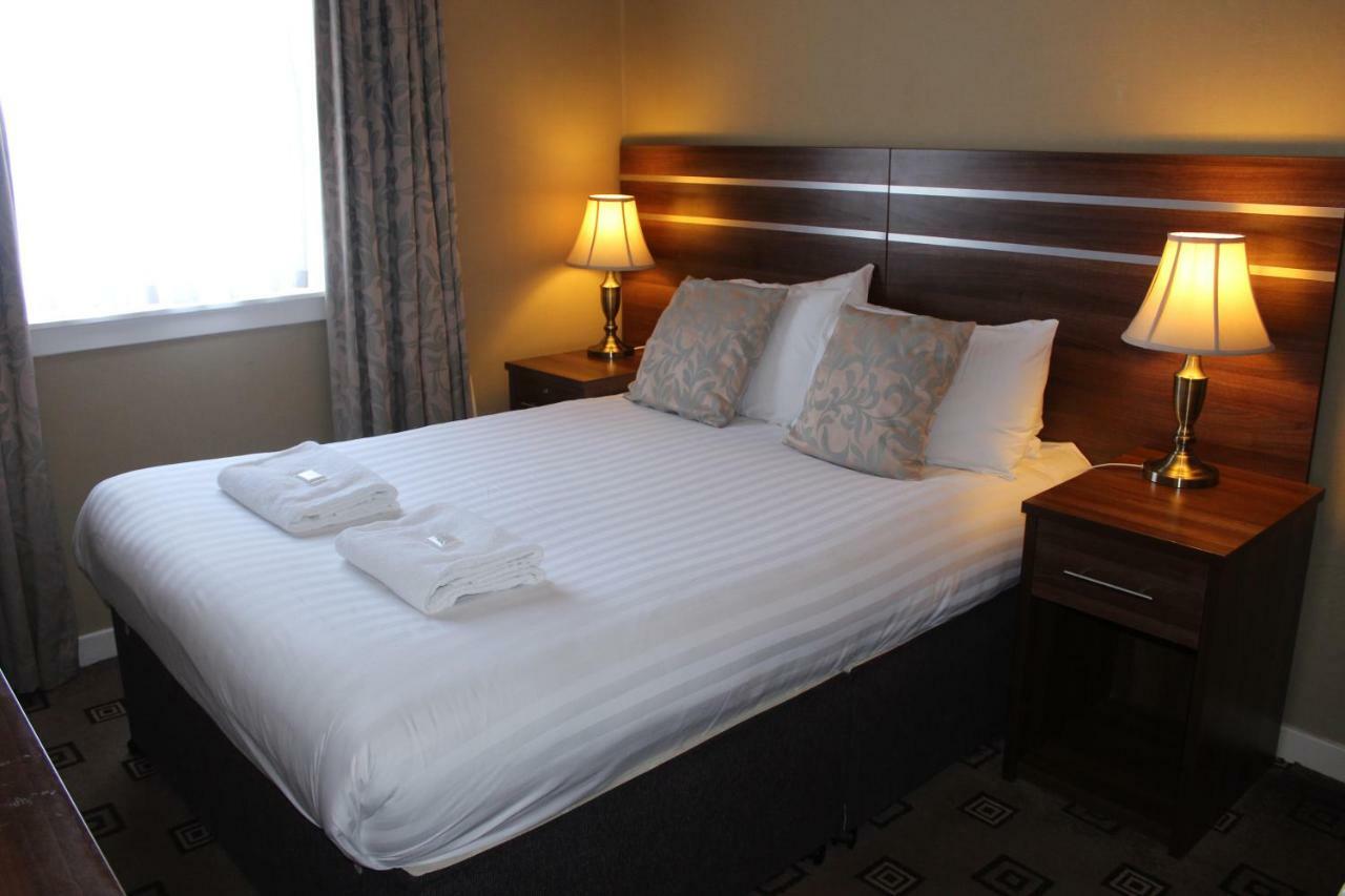 Cairn Hotel Батгейт Екстериор снимка