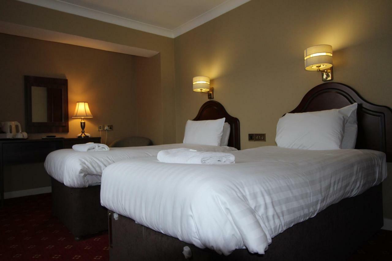 Cairn Hotel Батгейт Екстериор снимка