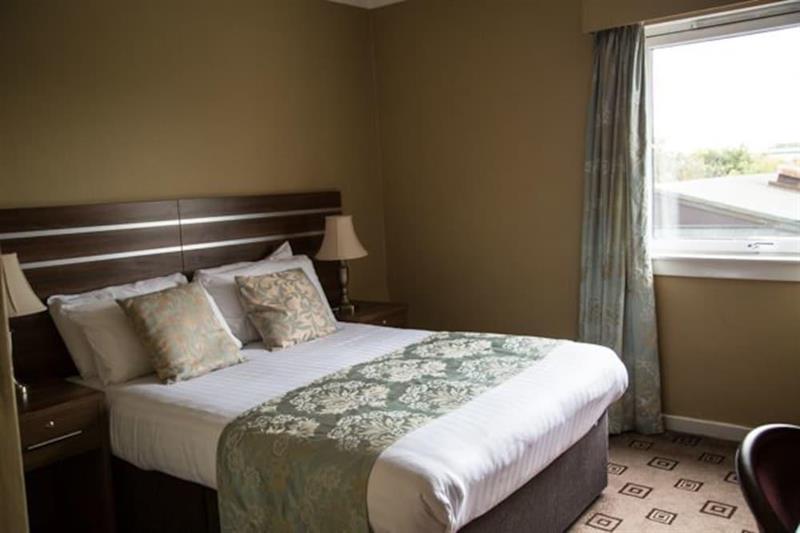 Cairn Hotel Батгейт Екстериор снимка