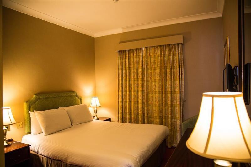 Cairn Hotel Батгейт Екстериор снимка
